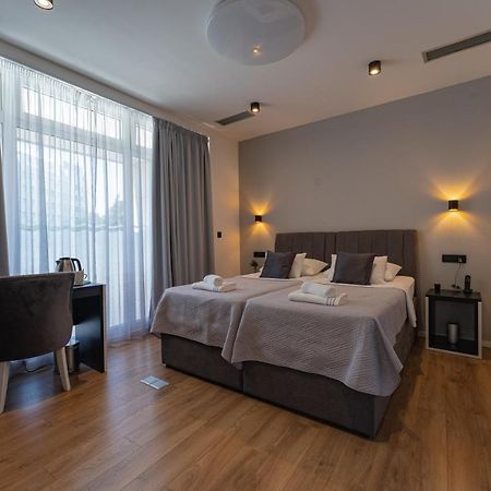 Sky & Sun Luxury Rooms With Private Parking In The Garage Zadar Exterior photo