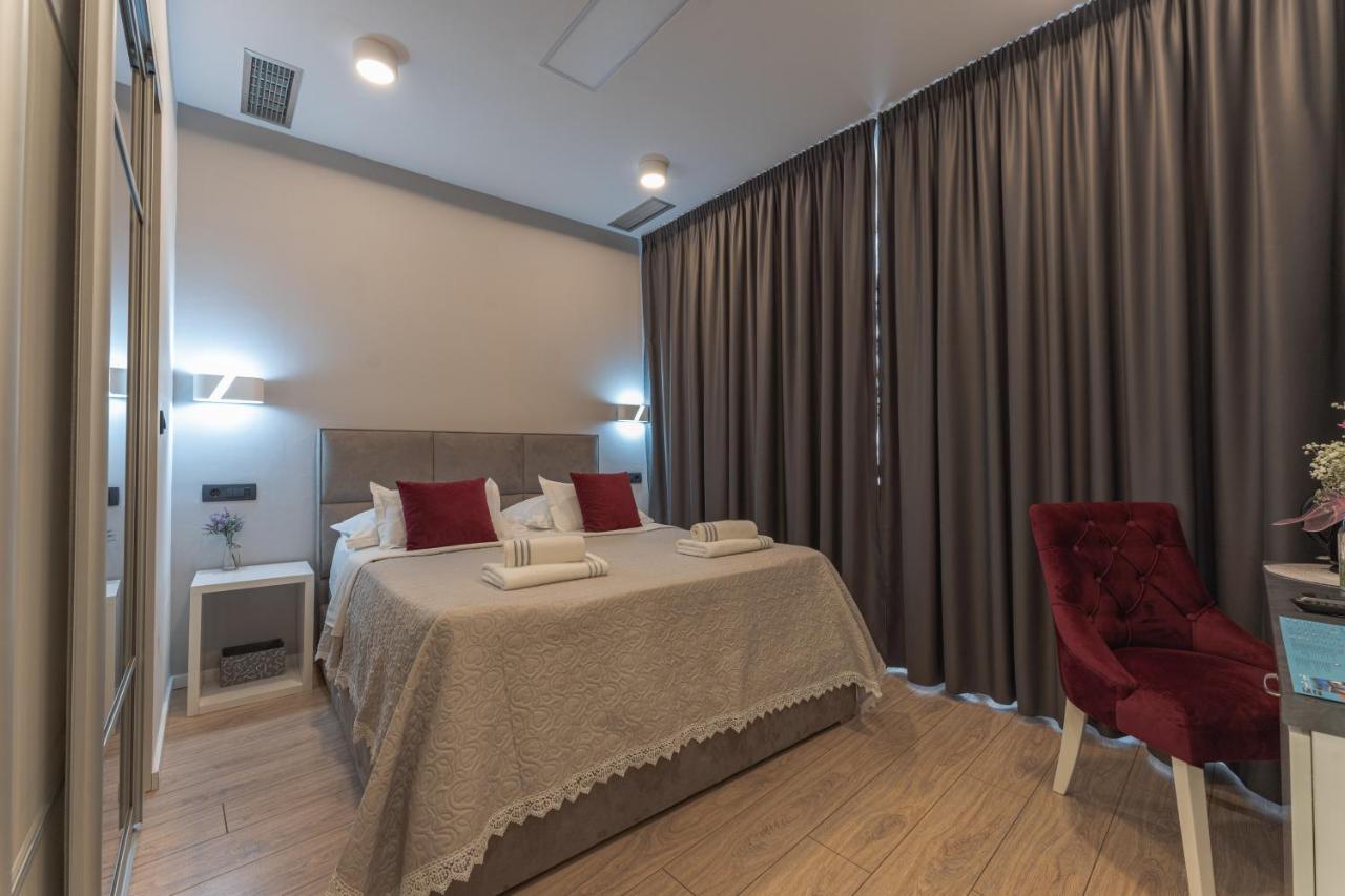 Sky & Sun Luxury Rooms With Private Parking In The Garage Zadar Exterior photo