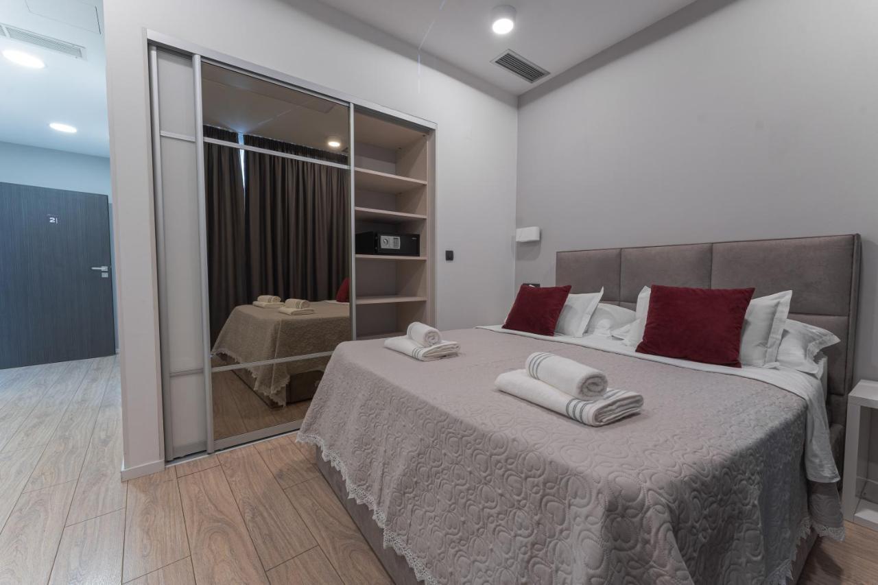 Sky & Sun Luxury Rooms With Private Parking In The Garage Zadar Exterior photo