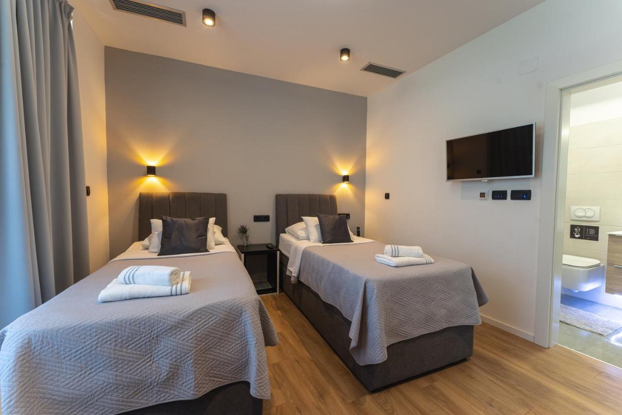 Sky & Sun Luxury Rooms With Private Parking In The Garage Zadar Exterior photo